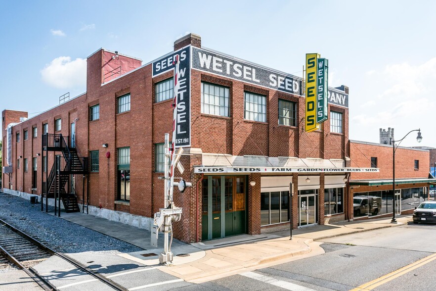 128 W Market St, Harrisonburg, VA for sale - Building Photo - Image 1 of 1