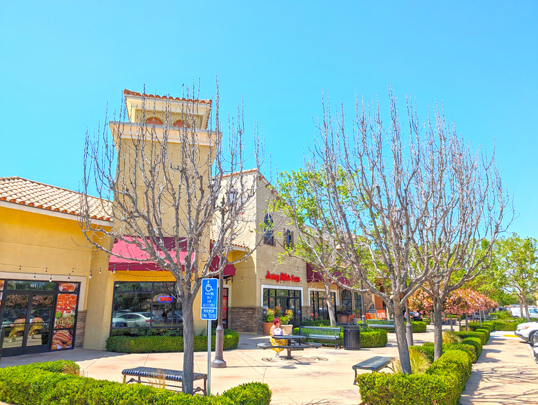 140-200 W Los Angeles Ave, Moorpark, CA for rent - Building Photo - Image 1 of 3