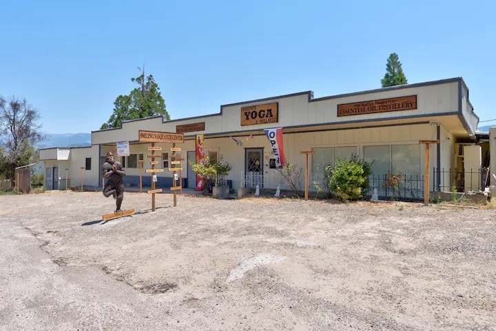 38797 California 41, Oakhurst, CA for rent - Building Photo - Image 1 of 8