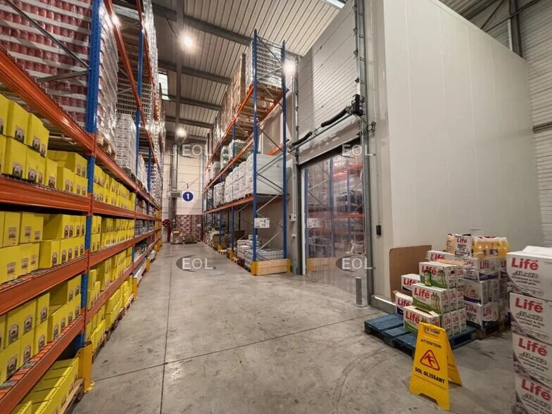 Industrial in Gennevilliers to rent - Interior Photo - Image 3 of 4