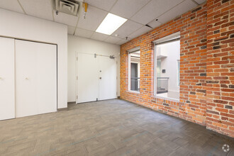 358-362 Rue Notre-Dame E, Montréal, QC for rent Interior Photo- Image 1 of 6