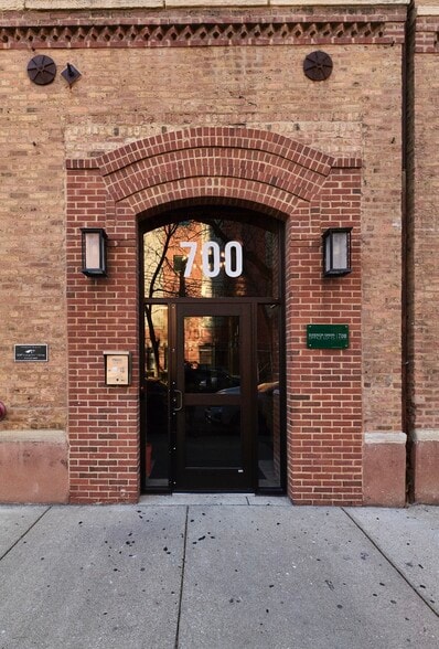 700 N Green St, Chicago, IL to rent - Building Photo - Image 2 of 17