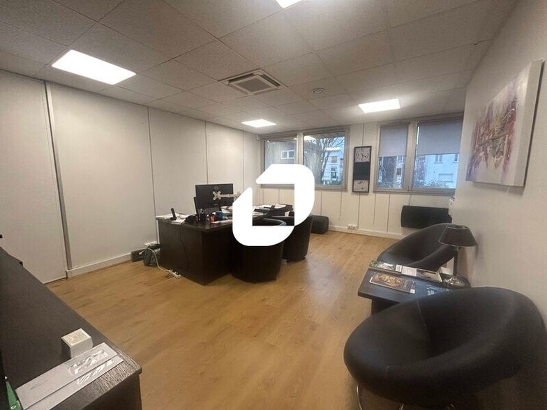 Office in Argenteuil to rent - Interior Photo - Image 2 of 12