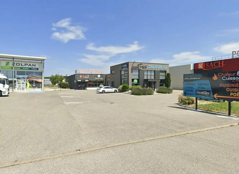 Location Commerce 488 m² - Photo 1