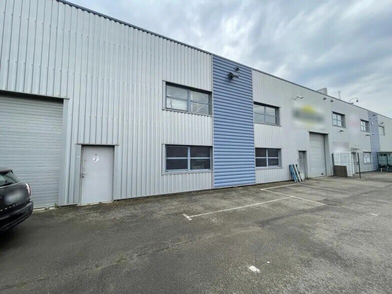Light Industrial in Herblay-sur-Seine to rent - Building Photo - Image 2 of 6