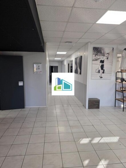 Light Industrial in Aubagne to rent - Interior Photo - Image 3 of 7