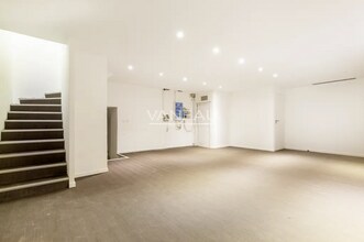 Retail in Paris to rent Interior Photo- Image 1 of 4