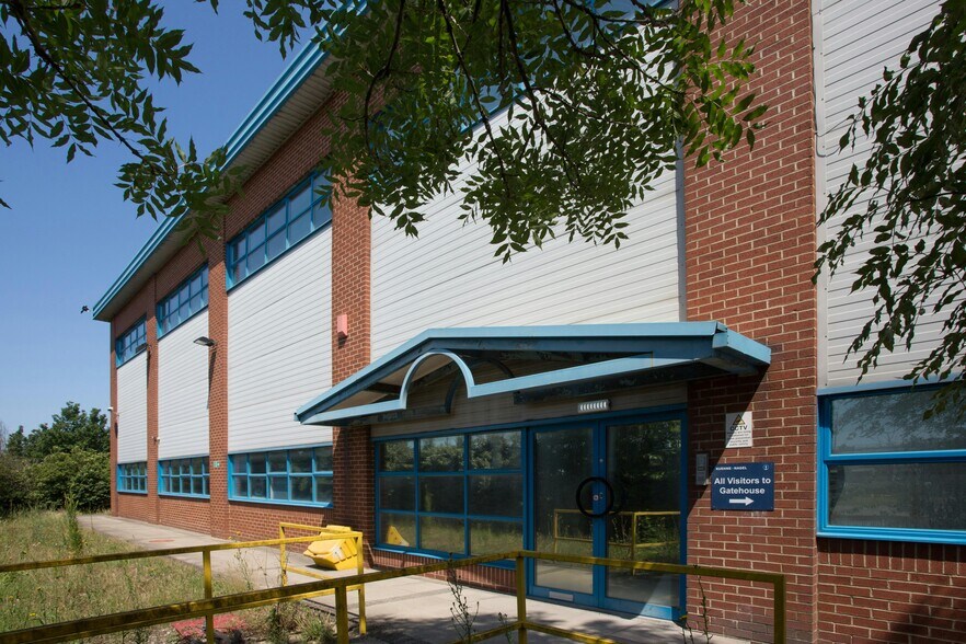 736-738 London Rd, Grays to rent - Building Photo - Image 2 of 4