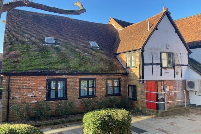 2 The Courtyard, Denmark Street, Wokingham to rent - Building Photo - Image 2 of 3