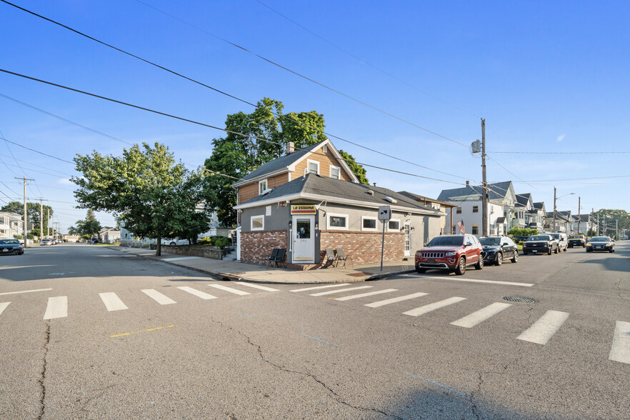 264 Grand Ave, Pawtucket, RI for sale - Primary Photo - Image 1 of 1