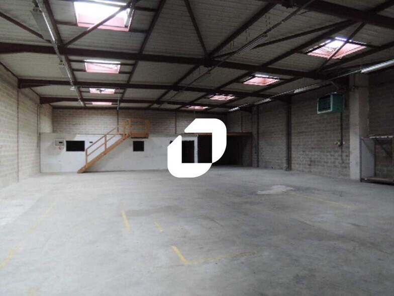 Light Industrial in Neuilly-sur-Marne to rent - Interior Photo - Image 2 of 4