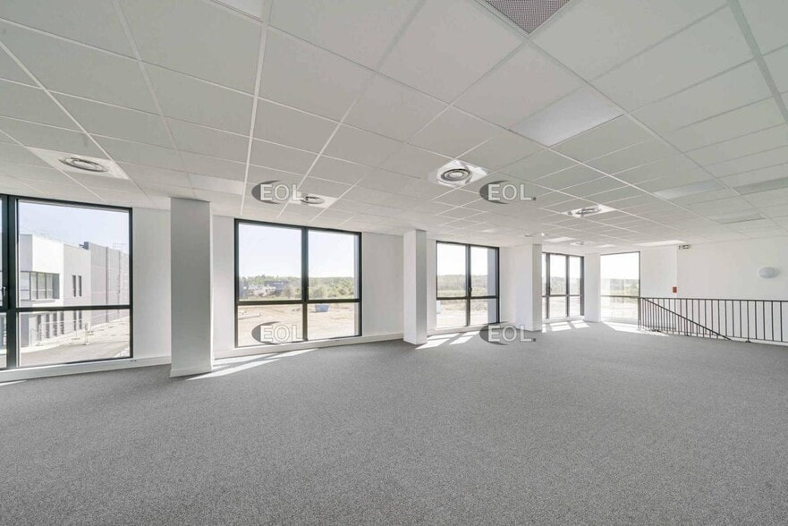 Industrial in Saint-Priest to rent - Interior Photo - Image 3 of 5