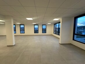 Office in Aubagne to rent Interior Photo- Image 2 of 7