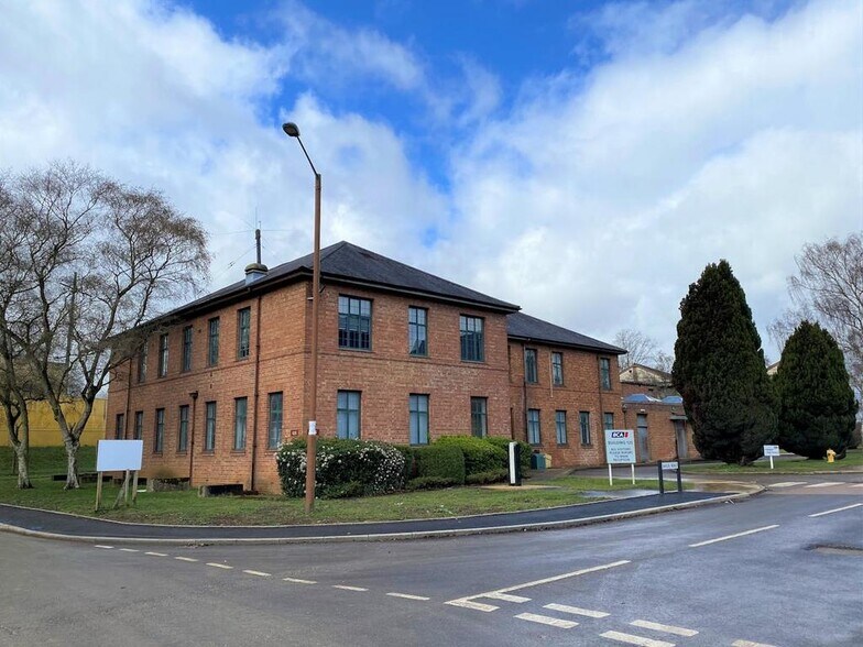 125 Camp Rd, Upper Heyford to rent - Building Photo - Image 3 of 8