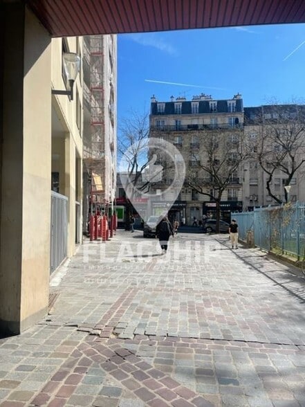 Retail in Paris for sale - Building Photo - Image 1 of 2