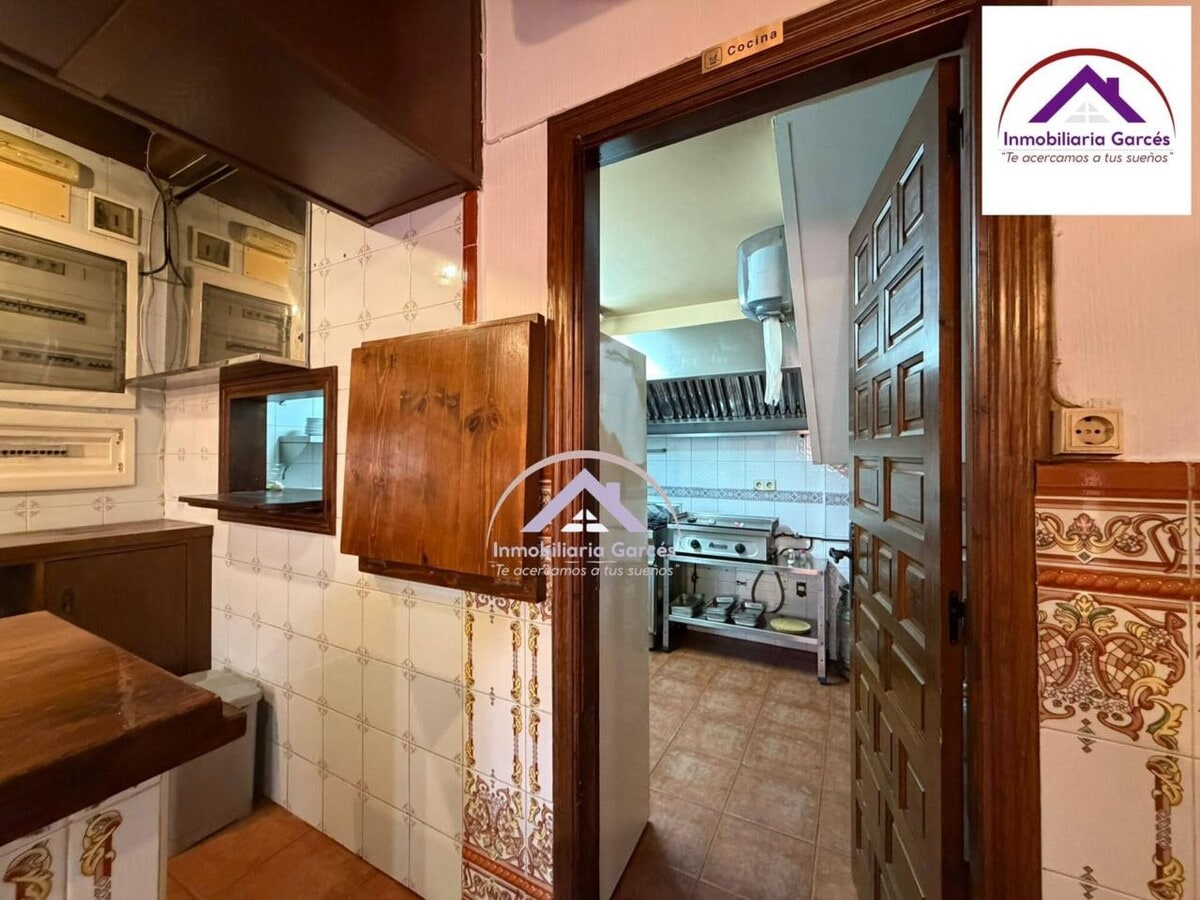 Cuenca, CUE 16001 - Unit B - - Interior Photo - Image 1 of 14