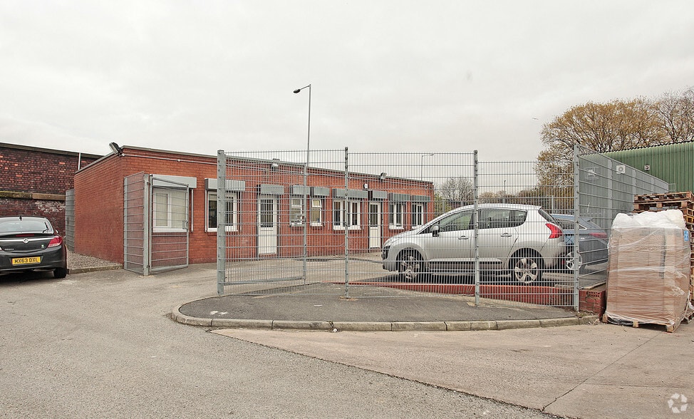 Parker St, Warrington to rent - Building Photo - Image 2 of 2