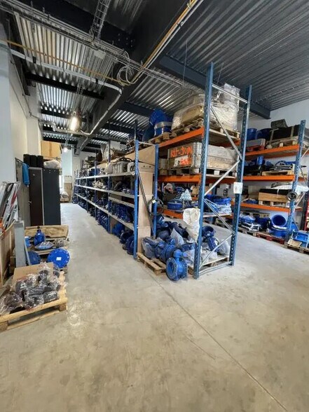 Industrial in Gennevilliers to rent - Building Photo - Image 2 of 21