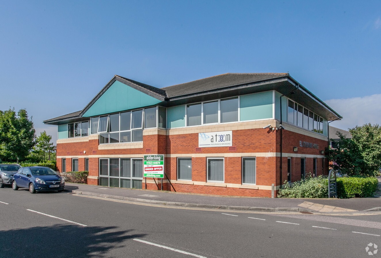 Blackbrook Park Ave, Taunton TA1 2PX