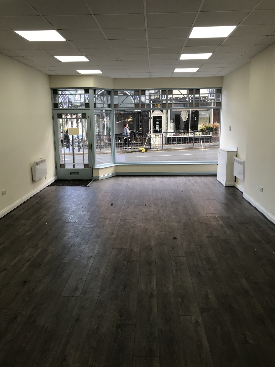 17 Conway Rd, Colwyn Bay for sale Interior Photo- Image 1 of 1