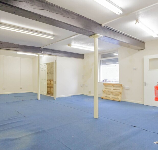 West Market St, Newport for sale - Interior Photo - Image 3 of 17