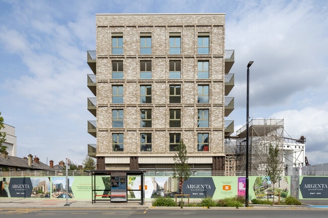 More details for 23 Rayleigh Rd, London - Retail to Rent