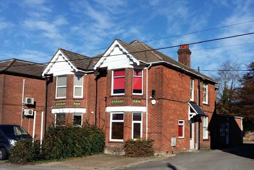 46 Leigh Rd, Eastleigh SO50 9DT UK