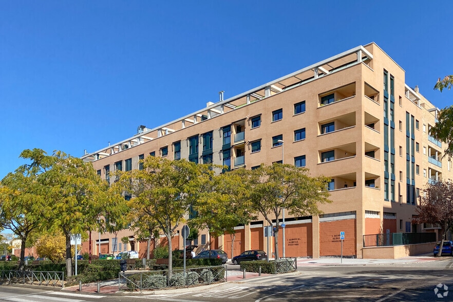 Calle Institutos, 3, Fuenlabrada, Madrid to rent - Building Photo - Image 2 of 2