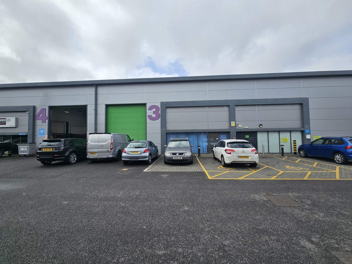 Terminus Rd, Chichester to rent Building Photo- Image 1 of 5