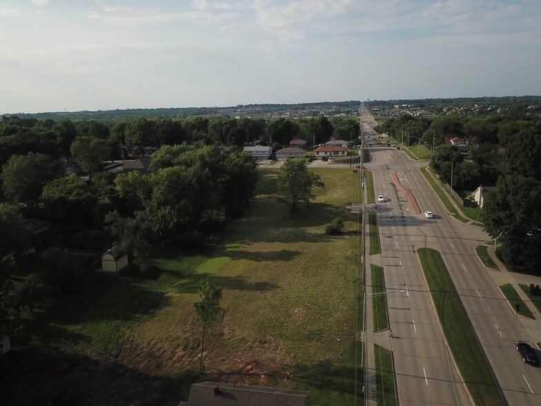 8728 N Oak Trfy, Kansas City, MO for sale - Aerial - Image 1 of 1