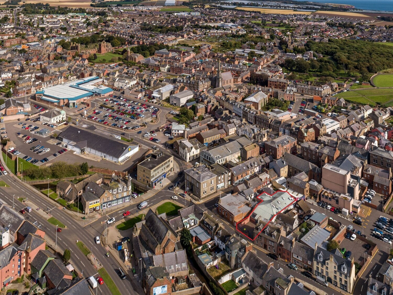 61 Marketgate, Arbroath to rent Building Photo- Image 1 of 4