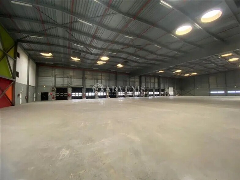 Industrial in Gennevilliers to rent - Interior Photo - Image 3 of 6