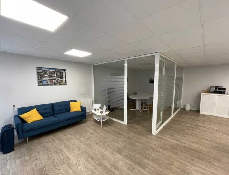 Office in Paris for sale - Interior Photo - Image 2 of 4