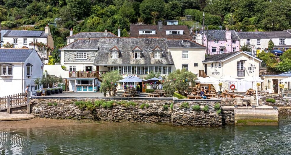 Bristol Rd, Noss Mayo for sale - Primary Photo - Image 1 of 1