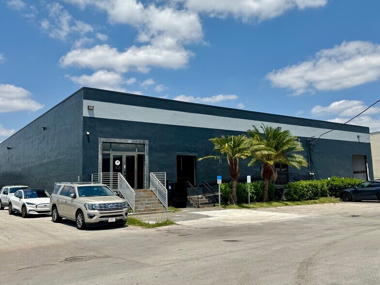 7841-7851 NW 32nd St, Miami, FL for sale - Building Photo - Image 1 of 1