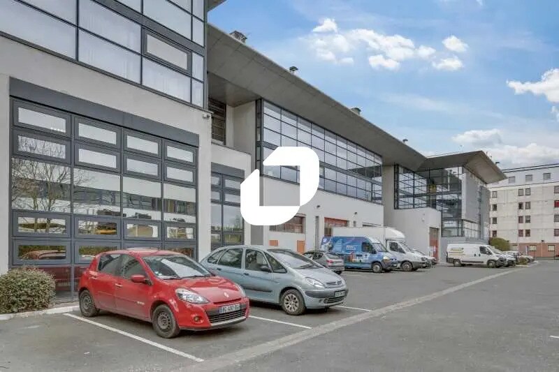 Light Industrial in Nanterre to rent - Building Photo - Image 2 of 7