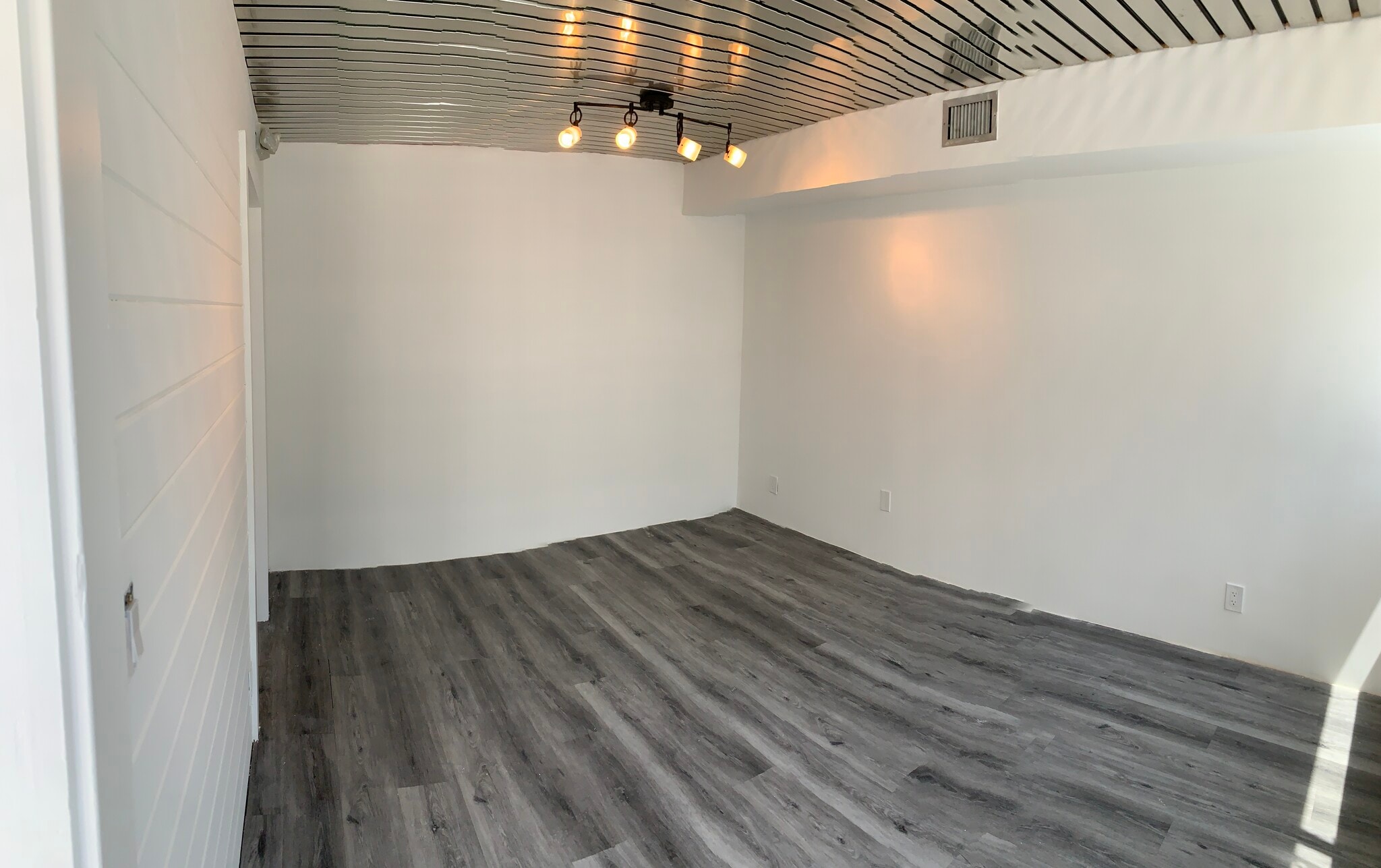 14200-14238 SW 136th St, Miami, FL to rent Interior Photo- Image 1 of 16