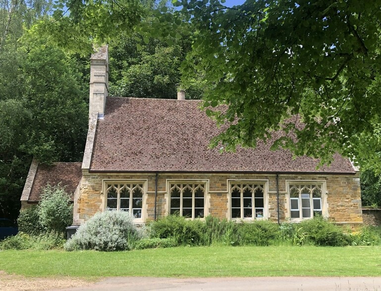 Holdenby House, Holdenby Road, Holdenby to rent - Building Photo - Image 3 of 14