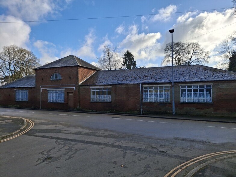 High St, Ibstock to rent - Building Photo - Image 1 of 1
