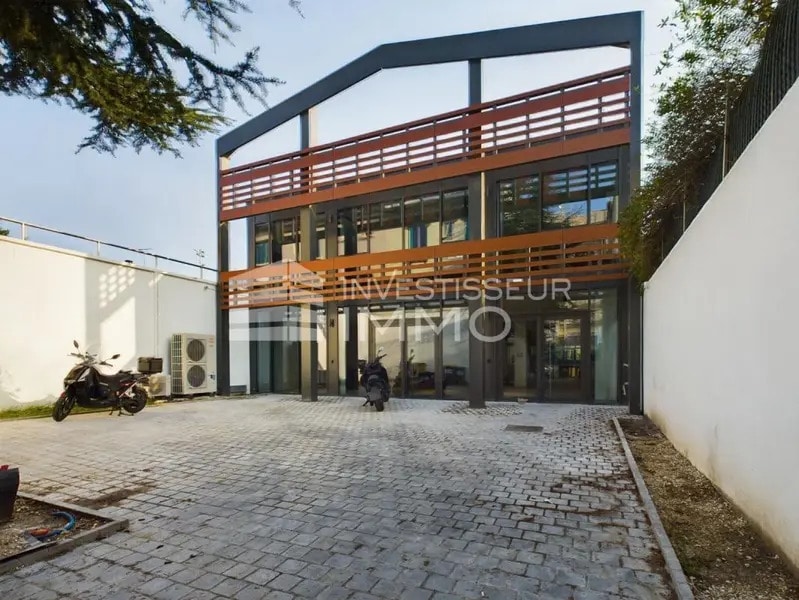 Office in Courbevoie for sale Building Photo- Image 1 of 30