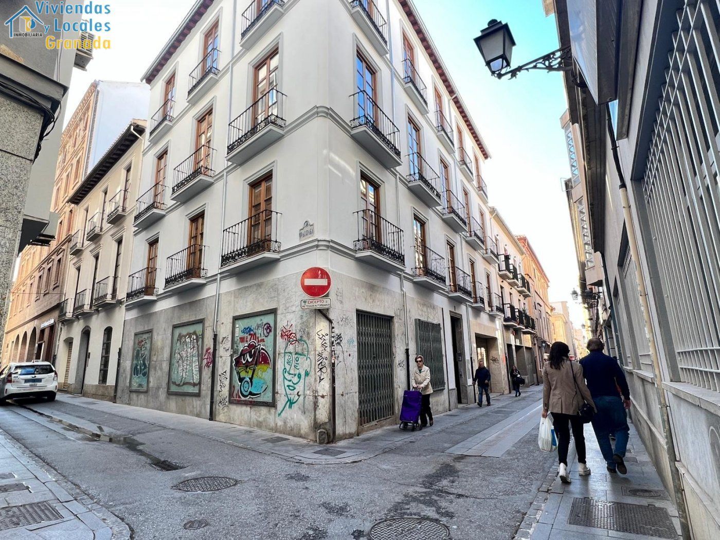 Retail in Granada to rent Building Photo- Image 1 of 9