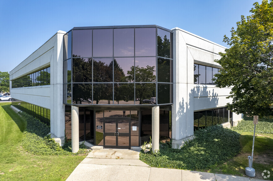 777 Walkers Line, Burlington, ON for sale - Primary Photo - Image 1 of 5