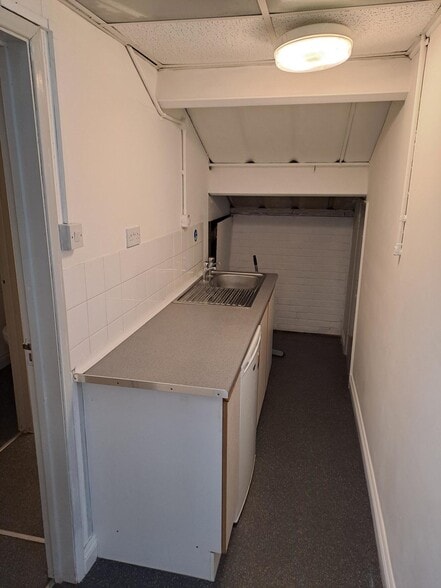 2 Brownfields Court, Welwyn Garden City to rent - Building Photo - Image 3 of 9