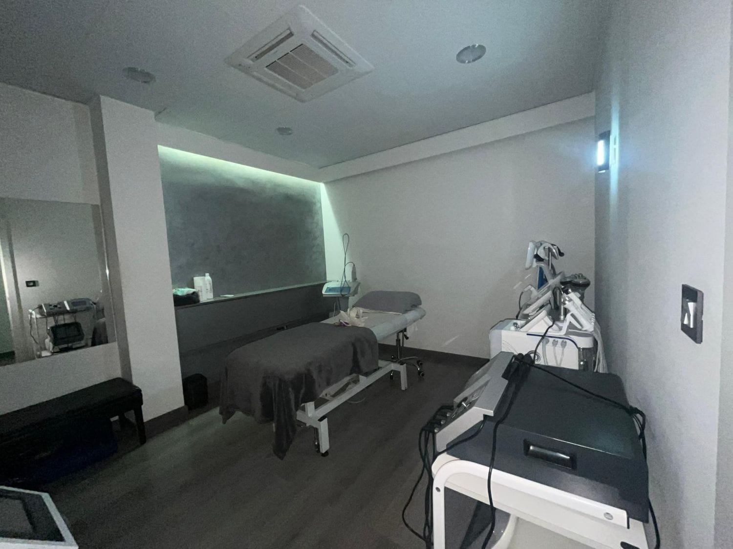 Retail in Burgos, Burgos to rent Interior Photo- Image 1 of 4