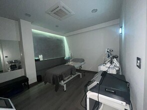 Retail in Burgos, Burgos to rent Interior Photo- Image 1 of 4