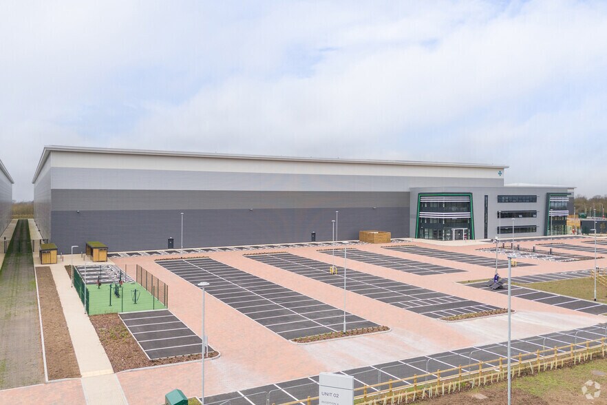 Royal Oak Way N, Daventry to rent - Primary Photo - Image 1 of 4