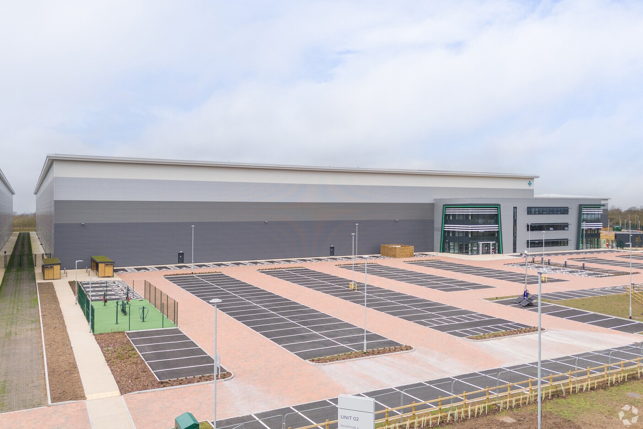 Royal Oak Way N, Daventry to rent Building Photo- Image 1 of 5