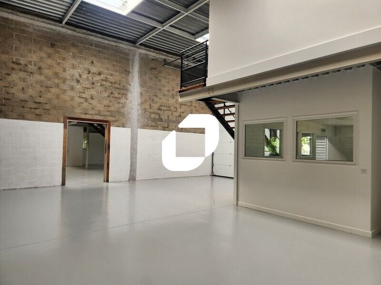 Light Industrial in Plaisir for sale - Interior Photo - Image 2 of 5