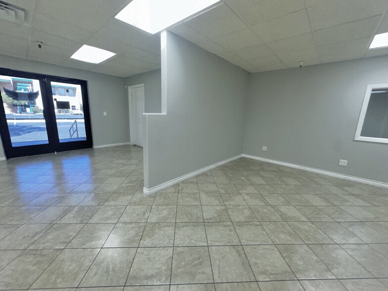 4505 W Hacienda Ave, Las Vegas, NV for rent - Interior Photo - Image 2 of 14