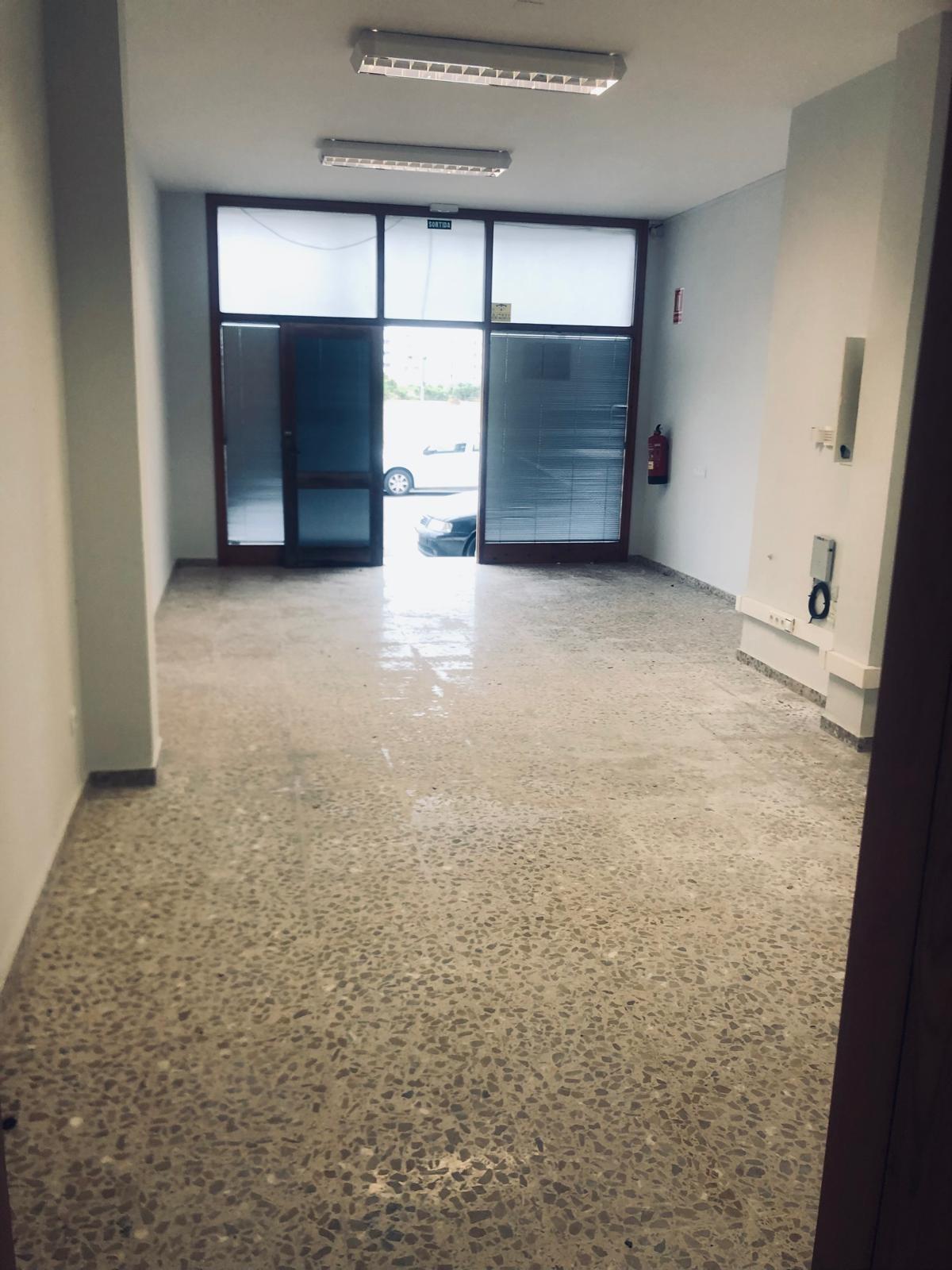 Office / Retail in Deltebre, Tarragona to rent Interior Photo- Image 1 of 2